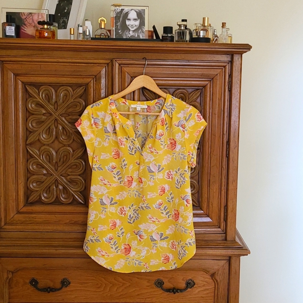 Fun 2 Fun Walden split-neck yellow floral blouse